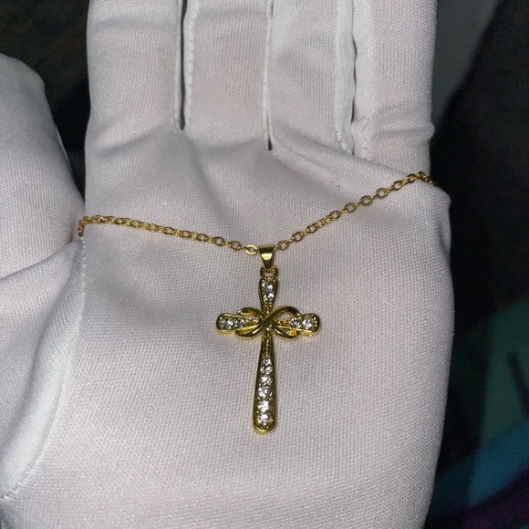 ICED OUT CROSS PENDANT AND GOLD PLATED CHAIN‼️ - Picture 11 of 13